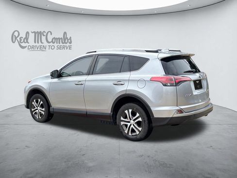 Used 2018 Toyota RAV4 LE FWD image 3