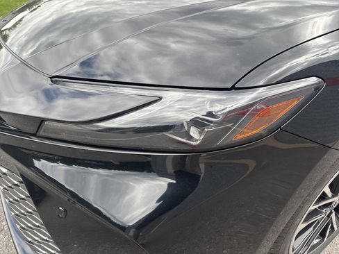Used 2025 Toyota Camry XLE w/ Premium Plus Package FWD image 10