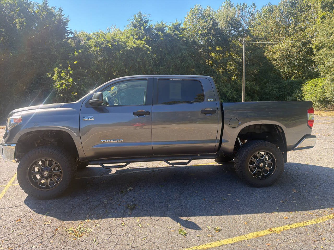 Used 2018 Toyota Tundra SR5 w/ SR5 Upgrade Package AWD/4WD image 3