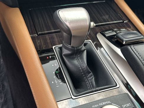 Used 2015 Lexus LS 460 AWD w/ Comfort Package image 16