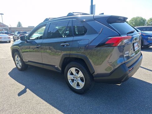 Used 2019 Toyota RAV4 XLE w/ Convenience Package AWD/4WD image 4