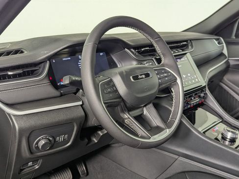 New 2025 Jeep Grand Cherokee Laredo X w/ Luxury Tech Group I image 13