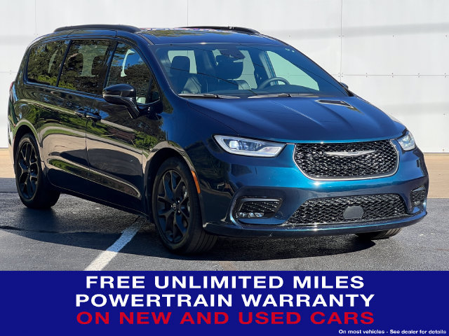 Used 2025 Chrysler Pacifica Limited FWD image 1