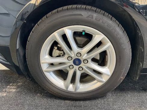 Used 2018 Ford Fusion SE w/ Fusion SE Technology Package image 14