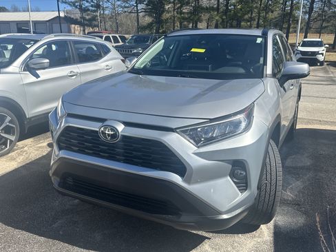 Used 2021 Toyota RAV4 XLE Premium image 1