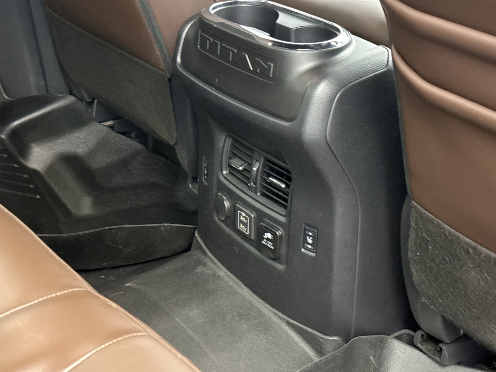 Used 2020 Nissan Titan Platinum Reserve w/ Moonroof Package AWD/4WD image 20