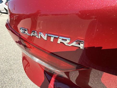 Used 2014 Hyundai Elantra SE FWD image 27