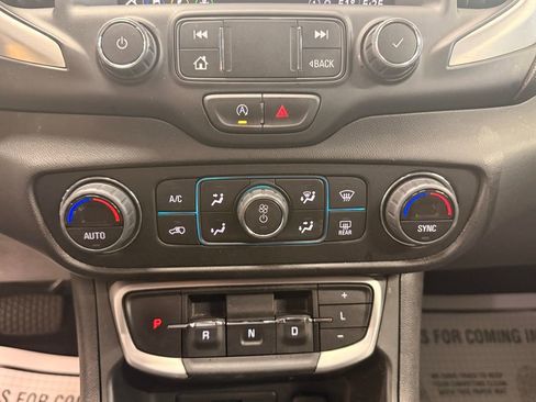 Used 2024 GMC Terrain SLT image 26