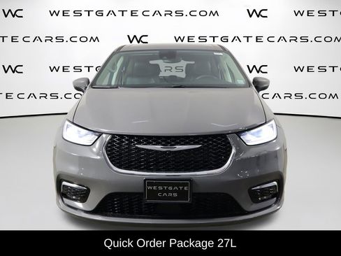 Used 2023 Chrysler Pacifica Touring-L image 2