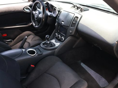 Used 2014 Nissan 370Z Coupe RWD image 18