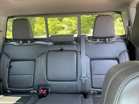 Used 2023 GMC Sierra 1500 SLT w/ SLT Convenience Package AWD/4WD image 36