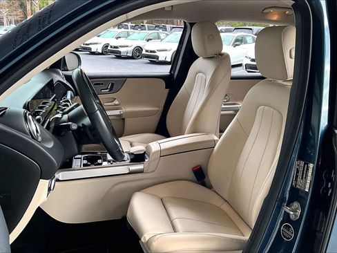 Used 2021 Mercedes-Benz GLB 250 4MATIC image 7