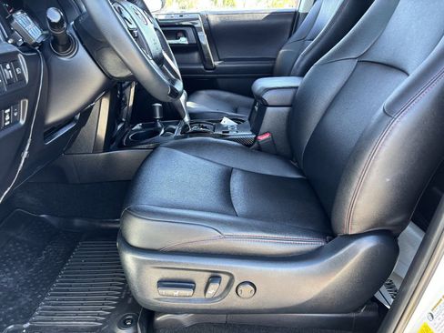 Used 2022 Toyota 4Runner TRD Off-Road Premium AWD/4WD image 21