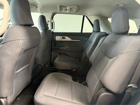 Used 2025 Ford Explorer Active AWD/4WD image 14