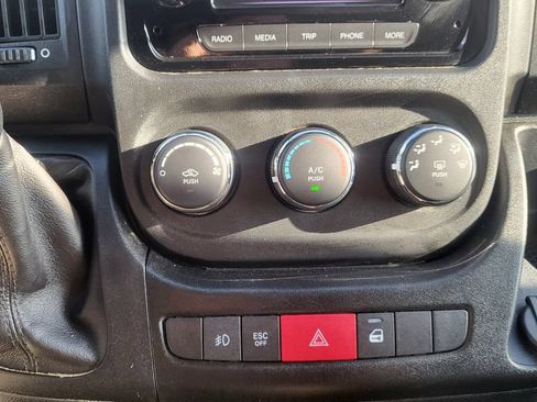 Used 2021 RAM ProMaster 2500 w/ Premium Appearance Group FWD image 31
