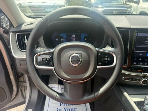 Used 2025 Volvo XC60 B5 Plus AWD/4WD image 5