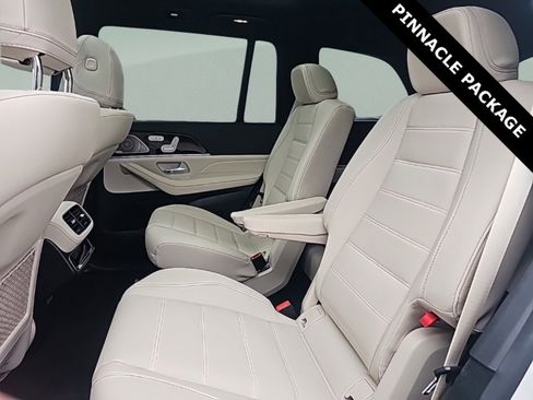 Used 2024 Mercedes-Benz GLS 450 4MATIC image 32