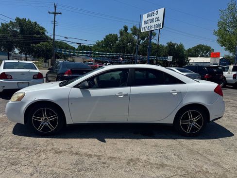 Used 2009 Pontiac G6 Sedan w/ Sun And Sound Package FWD image 2