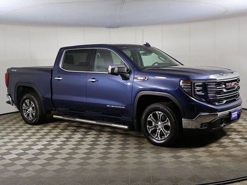 Used 2022 GMC Sierra 1500 SLT w/ Max Trailering Package AWD/4WD image 2