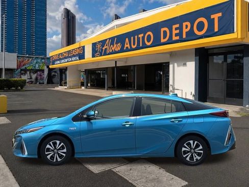 Used 2017 Toyota Prius Prime Advanced FWD image 2