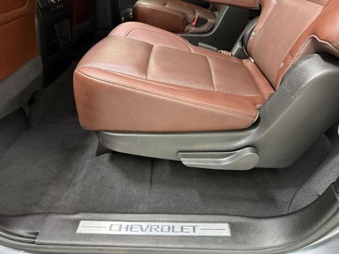 Used 2019 Chevrolet Suburban Premier w/ Premier Plus Edition AWD/4WD image 33
