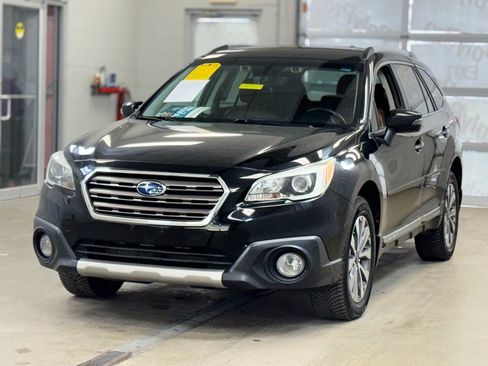 Used 2017 Subaru Outback 3.6R Touring image 3