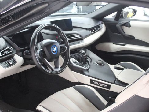 Used 2019 BMW i8 Roadster AWD/4WD image 11