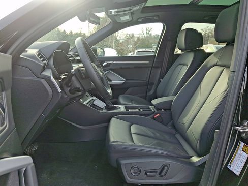 Certified 2025 Audi Q3 2.0T Premium w/ Convenience Package image 14