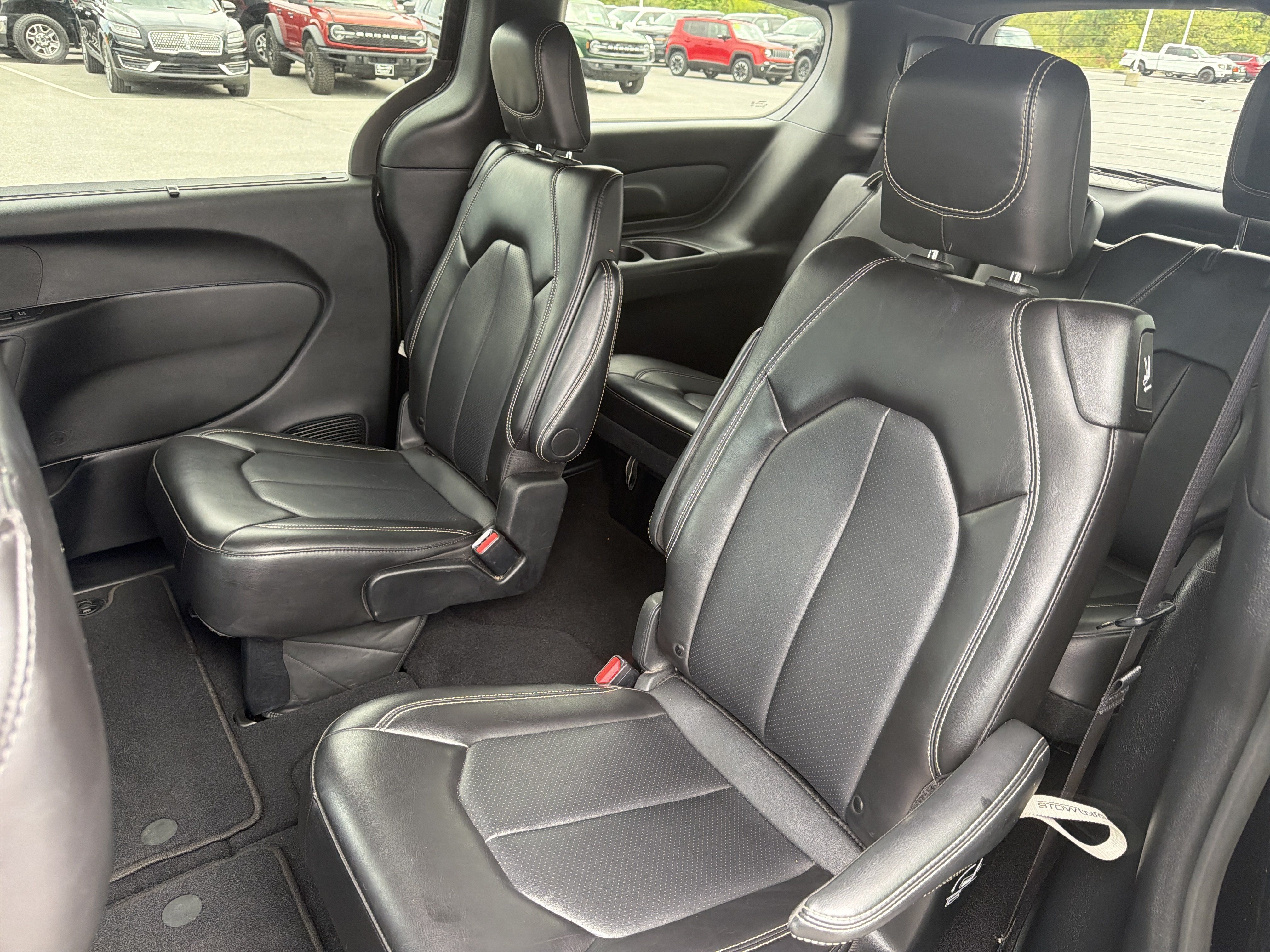 Used 2025 Chrysler Pacifica Select FWD image 13