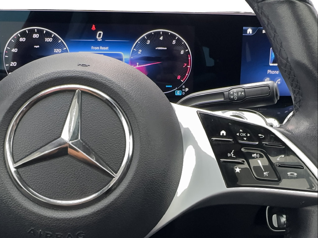 Used 2025 Mercedes-Benz GLB 250 4MATIC image 41