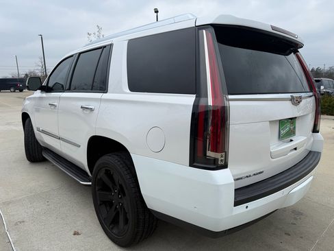 Used 2018 Cadillac Escalade Luxury image 6
