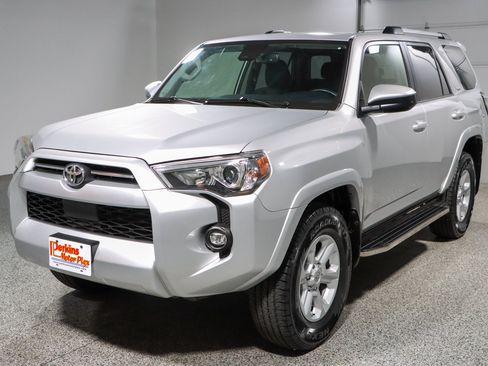 Used 2021 Toyota 4Runner SR5 AWD/4WD image 33