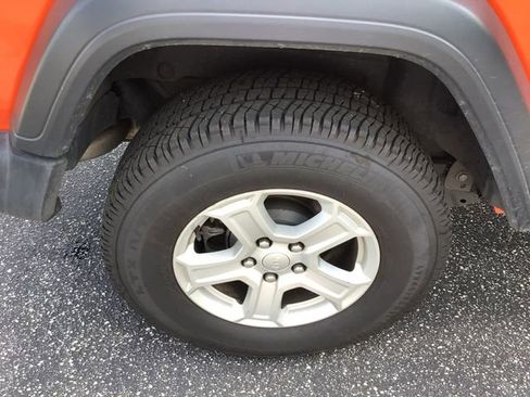 Used 2019 Jeep Wrangler Sport AWD/4WD image 14