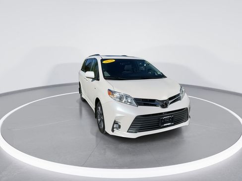 Used 2020 Toyota Sienna XLE w/ XLE Navigation Package AWD/4WD image 3