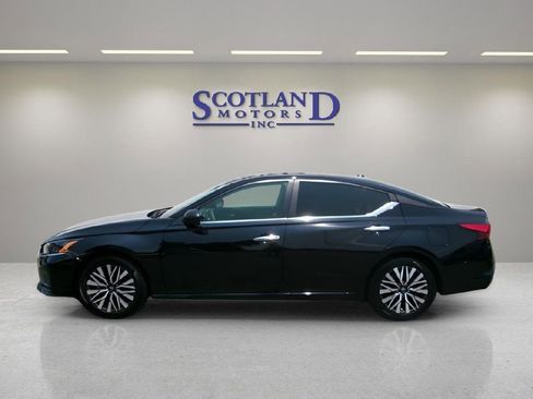 Used 2024 Nissan Altima 2.5 SV FWD image 1