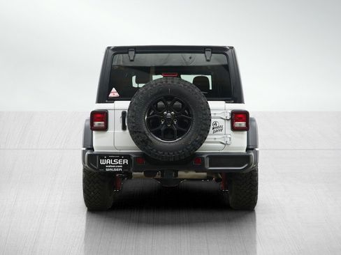 Used 2025 Jeep Wrangler Willys AWD/4WD image 4