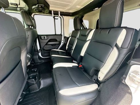Used 2020 Jeep Wrangler Unlimited Sahara AWD/4WD image 22