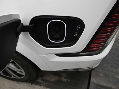 New 2025 Cadillac Escalade IQ Luxury 2 image 28