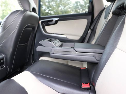 Used 2017 Volvo XC60 T6 Dynamic w/ Climate Package AWD/4WD image 31