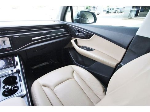 Used 2022 Audi Q7 3.0T Premium Plus w/ Premium Plus Package AWD/4WD image 9