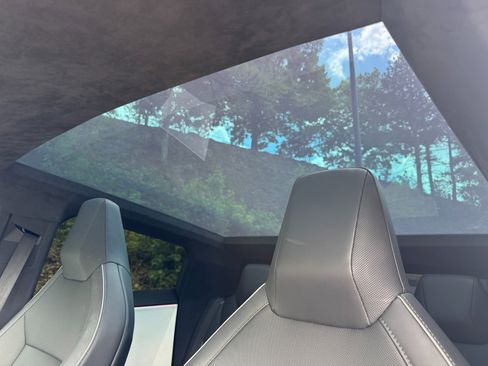 Used 2024 Tesla Cybertruck AWD Crew Cab image 36