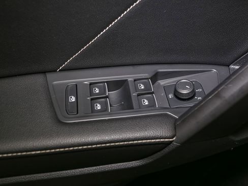 Certified 2022 Volkswagen Tiguan SE R-Line image 50