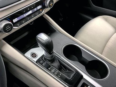 Used 2019 Nissan Altima 2.5 SV FWD image 16
