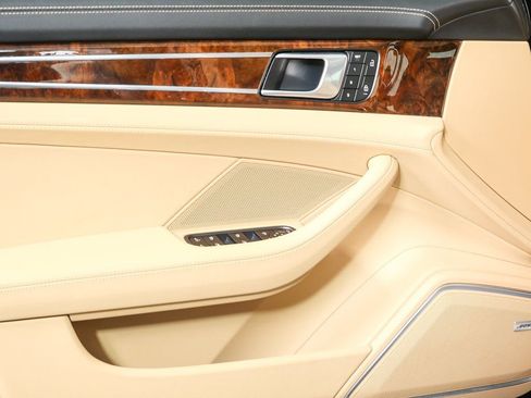 Used 2023 Porsche Panamera 4S w/ Premium Package image 6