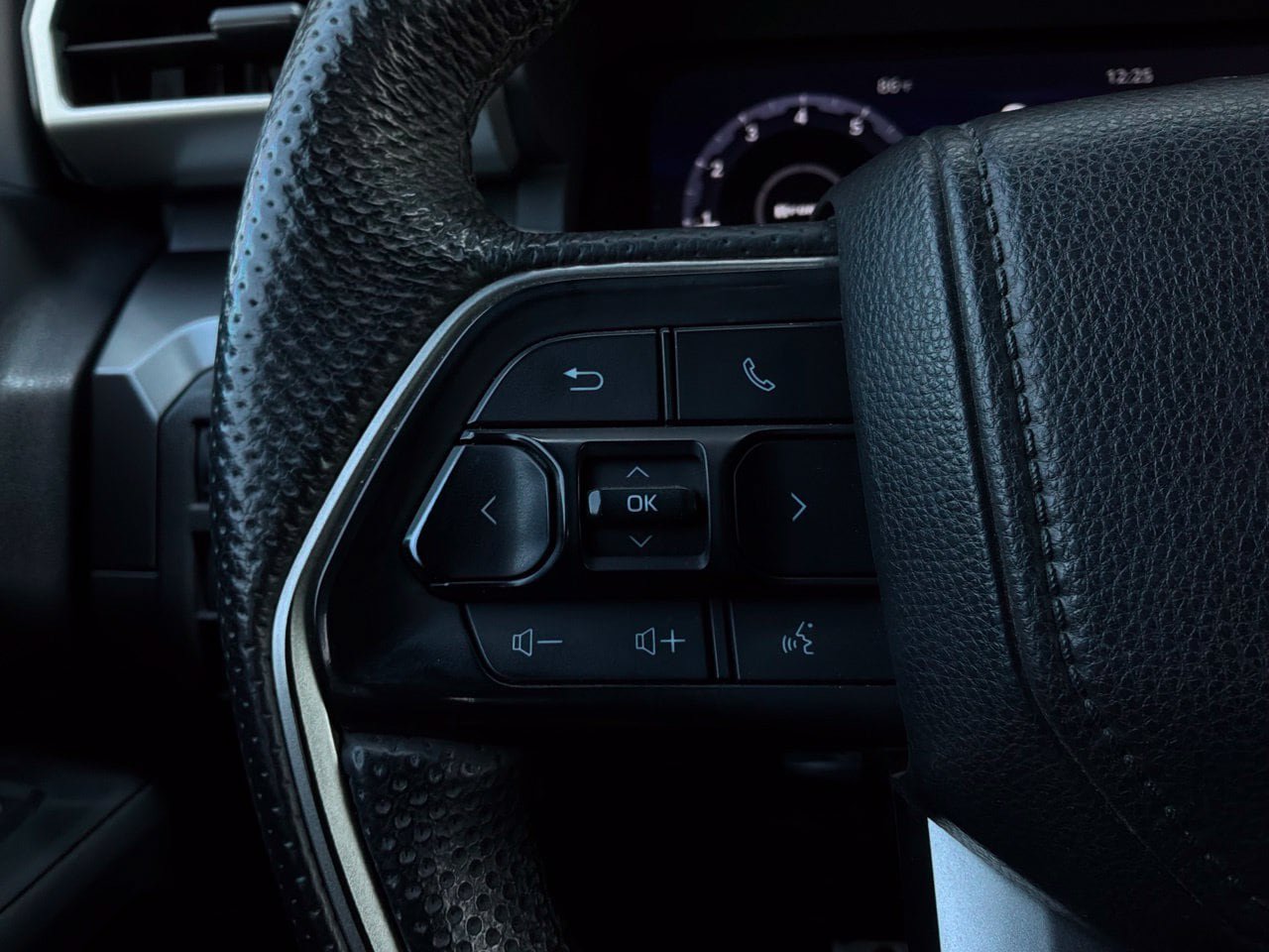 Used 2025 Toyota Tacoma TRD Sport AWD/4WD image 37