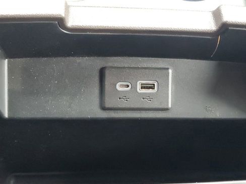 Used 2023 GMC Yukon XL SLE w/ Gmc Pro Safety Plus Package image 28