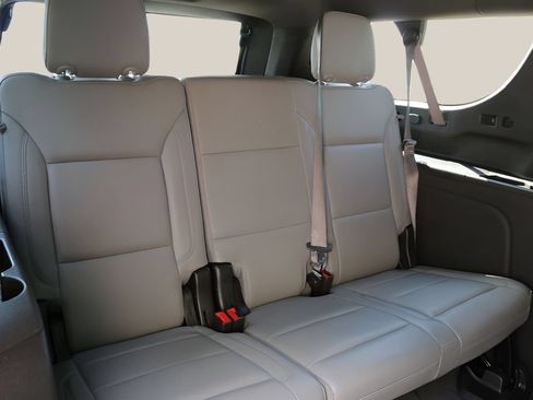 Used 2021 Chevrolet Suburban Z71 w/ Luxury Package AWD/4WD image 22