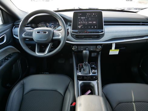 New 2026 Jeep Compass Latitude image 9