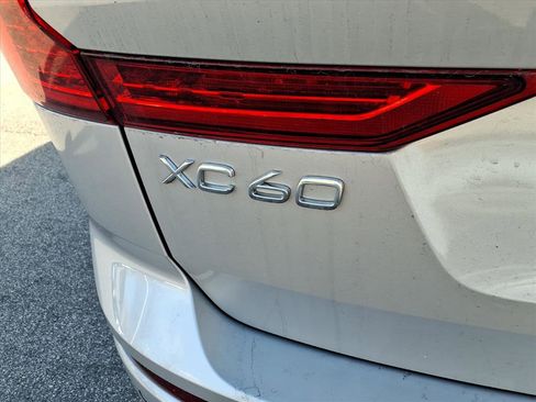 Certified 2025 Volvo XC60 B5 Plus image 5