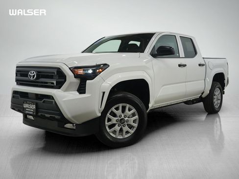 Used 2025 Toyota Tacoma SR image 1